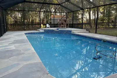 Image de Large Family sized Home 2 acre Fenced Yard, Covered Pool, Hot tub. Wec next door