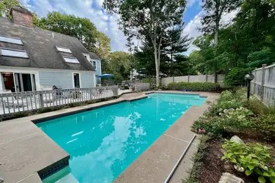 Image de New Seabury Home with Heated Pool and Hot Tub