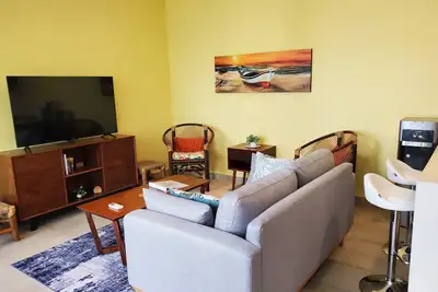 Image de Cozy and Convenient - 10 min to ocean and town