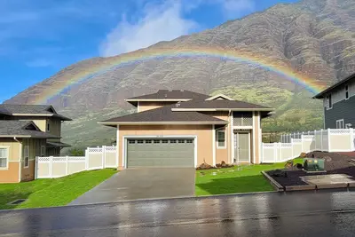 Image de New home. Stunning ocean and mountain views. 5 Minutes from the beach