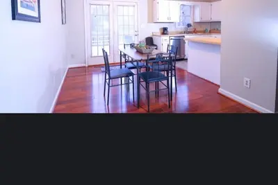 Image de Spacious 3 Bedroom Home Near Everything