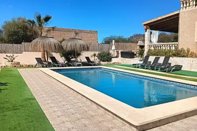 Villa Domingos, a comfortable holiday house with a private pool and Bbq in Cales de Mallorca