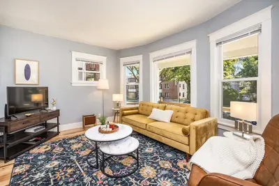 Image de Central location, newly remodeled, Backyard, Firepit, Hot Tub, A/C, Pet-Friendly