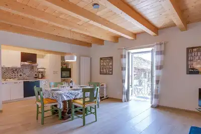 Image de Belle maison de 2 chambres Ă Albagnano.