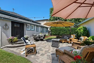 Image de 3 Blocks to Beach! ! Secluded Backyard Garden & Patio. Dog Friendly!