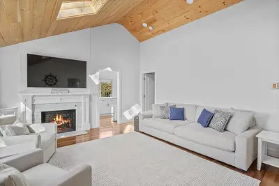 Image de Newly Renovated Beach House w/ Central Ac - 5min walk to the beach