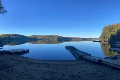 Image de Sun, Sand & Serenity – Perfect Cottage for Families by the Lake!