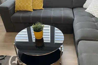 Image de Nature at your footsteps in cozy 1 bedroom suite on the Westcoast.