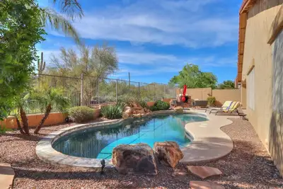 Image de The Tramonto Lodge • Sunset Views • Heated Pool • Fire pit • Fun