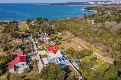 Image de Superbe maison Ă Peroj avec WiFi