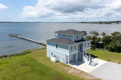 Image de Straits Serenity-Sound Front Home with Boat Lift & Dock (New Construction)