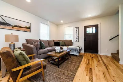 Image de Ash & Elm • Your Home Away From Home!