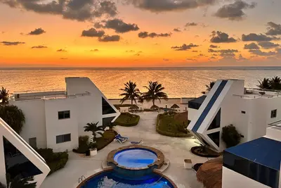 Amazing Panoramic Views from Ocean Front Penthouse!