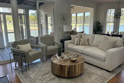 Image de New Luxury Listing – Lake Front & Golf View – Reynolds Lake Oconee