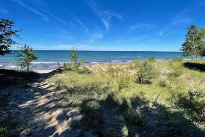 Image de Beautiful Beach House on Lake Superior 15 min to downtown Marquette