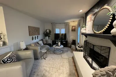 Image de Remodeled Riverside Cottage w/sunroom, She-shed. Walk to golf, tennis, Botanica,