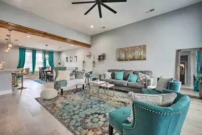 Image de Chic Memphis Home w/ Deck ~ 2 Mi to Dtwn!