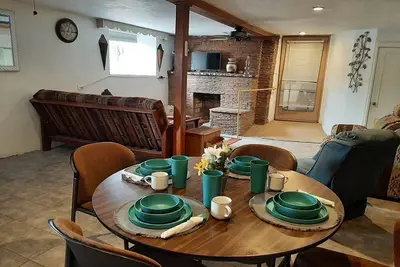 Image de Welcome To Vigilante Inn \"Invincible Quarters\"