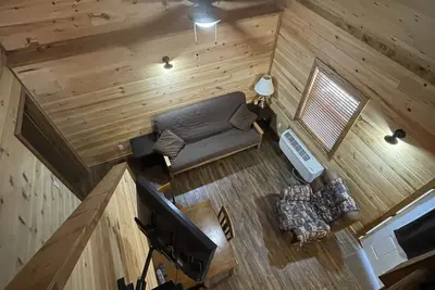 Image de Pine Perfect Cabin on the edge of town only 1/2 mile from Current River!