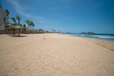 Image de Beachfront! Villa 43