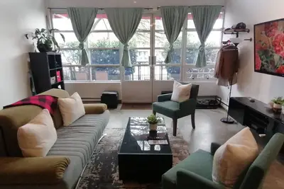 Image de Spacious loft in heart of city, with private entrance