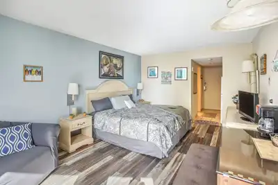 Image de Caravelle Tower Condo Rental: Walk to Beach