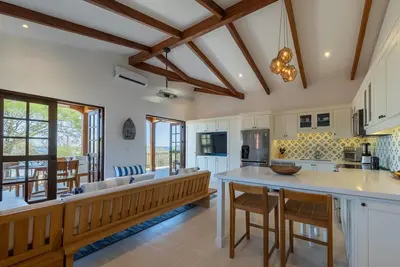 Image de Gorgeous condo with Ocean View a few steps from the Beach