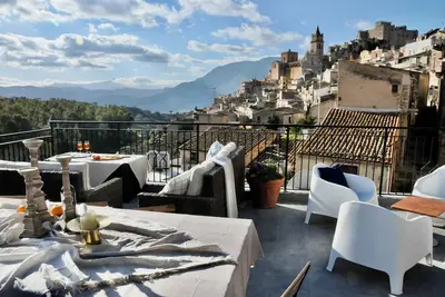 Image de Spectacular rooftop views, 15 minutes to the Mediterranean