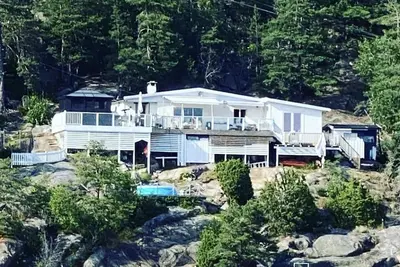 Image de Summerhouse with a private beach