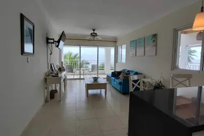 Beautiful Ocean Front Apartament, Family size!