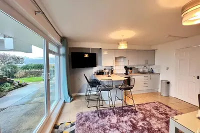 Image de Cosy Beachfront 1 Bedroom Apartment with Sea Views & Direct Beach Access