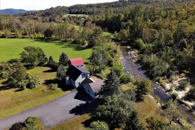 Image de Riverfront, family fun, amazing rec room, close to Magic & Okemo