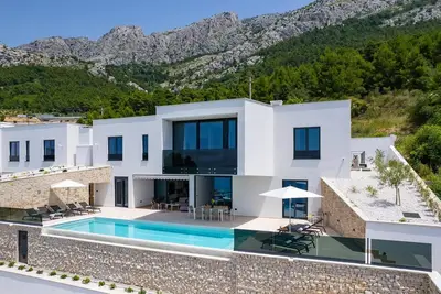 Image de Magnifique maison à Omis avec sauna