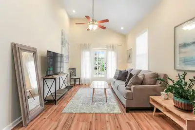 Image de Newly Renovated Light and Bright \"Shotgun Double\"