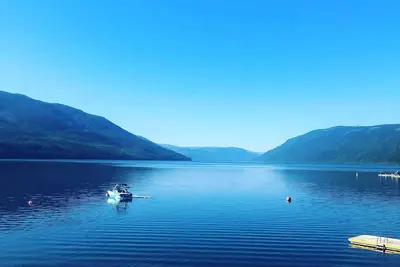 Image de Mabel Lake Lakefront Summer cabin & bunk house with beach, dock and large deck
