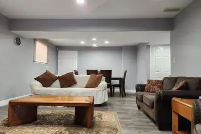 Image de Spacious 2br Private Suite & Entrance-Near Downtown & Bridge-Near Caesars & Uow