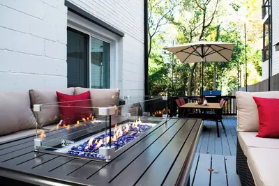 Image de Modern Buckhead Duplex 3Br 1Ba - Walk Everywhere! Pet-Friendly