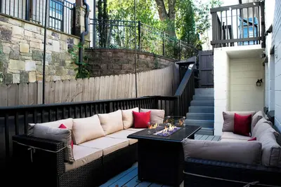 Image de Full Modern Duplex 5ba 3ba, Walk Everywhere! Pet-Friendly