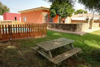 Image de Schönes und Abgeschieden Gelegenes Ferienhaus mit Privatpool