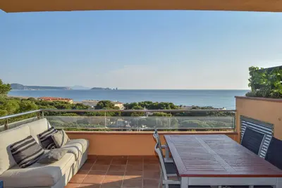 Image de Apartment with Sea Views.
