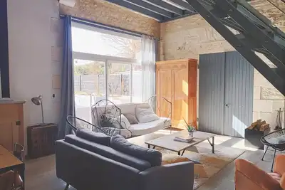 Image de Grand loft déco indus dans ancien chai, 15 mn futuroscope, piscine