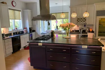 Image de Luxury 4 Bedroom, close to the Vineyards+Hot Tub! Pets Welcome!