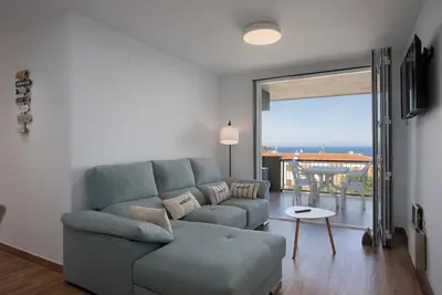 Image de Large apartment with sea views, pool and parking