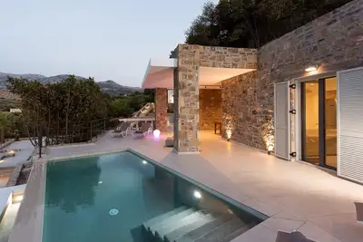 Markakis Estate / The Venue