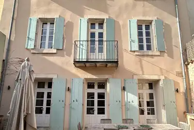 Image de Grande maison d’antiquaire dans un village avec grande cour privée