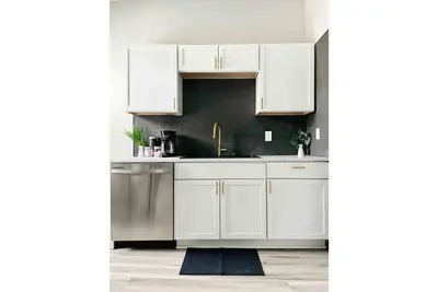 Image de Leaning House of Haynie B| Spacious 2br/1ba Apt