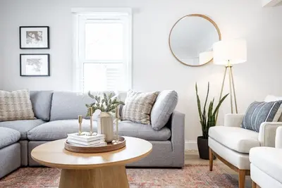 Image de 1 Mile from Downtown l Pet Friendly l Hot Tub