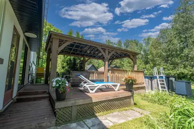 Image de La Datcha Cottage-Hot Tub, Sauna, Swimming Pool, 20 Wooded Acres of Grassland