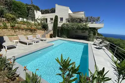 Image de Magnificent contemporary villa with superb sea view classified 5*