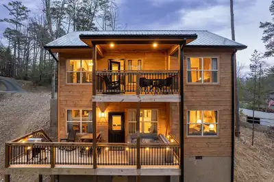 Image de Smoky Cabin Hot Tub Arcade Views Pets Welcome